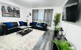 Lush Gated Cardiff Bay Flat With Fastwifi And Parking
